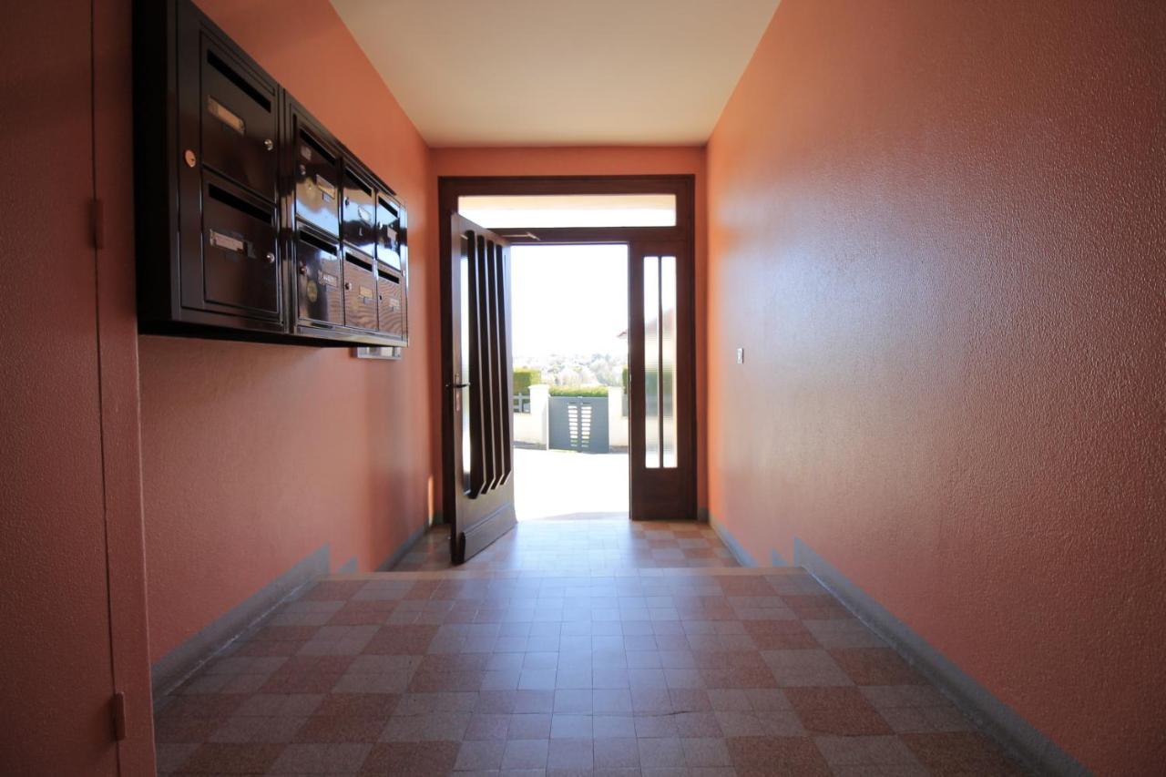 Lacolline-Ponthebert,Com - Appartement Entier Renove -Grand Parking Gratuit, Tout Equipe, Confortable, Netflix Et Amazon Prime Gratuits Et Illimites, Matelas Emma, Lave Linge, Vue Sur La Vallee, Rdc Pont-Hebert Exterior foto